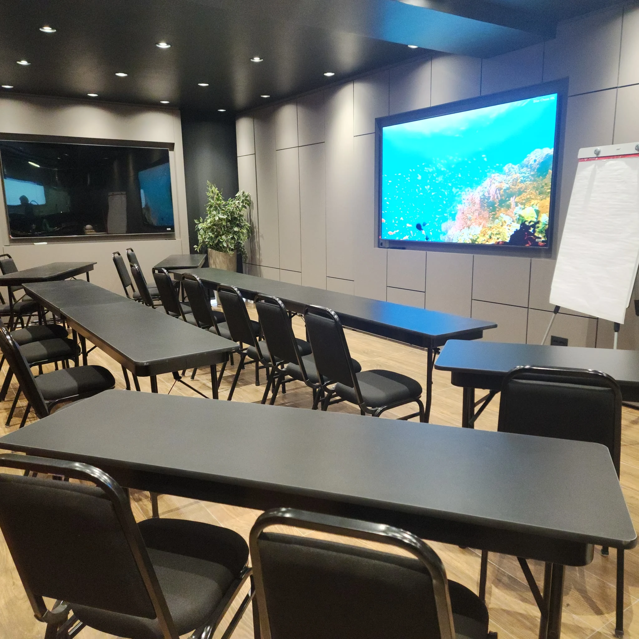 Sala em fileiras para workshop e treinamento no Espaço Convivium Vila Olímpia